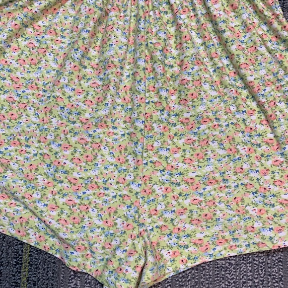 Forever 21 floral romper - Picture 3 of 3